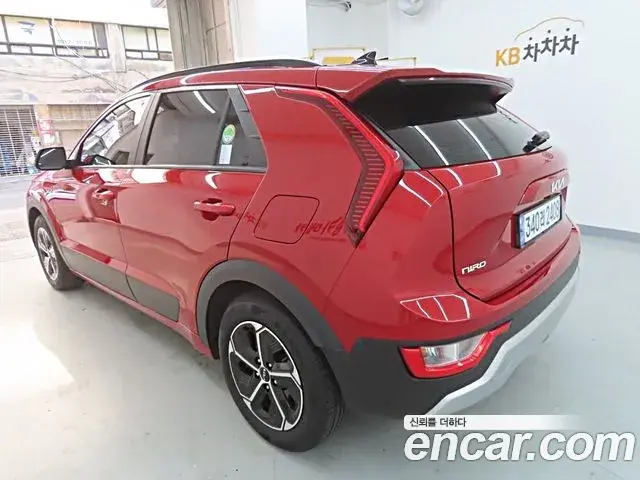 Kia Niro 2022 — Фото 2/20