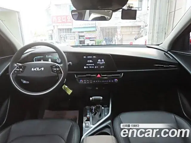 Kia Niro 2022 — Фото 10/20