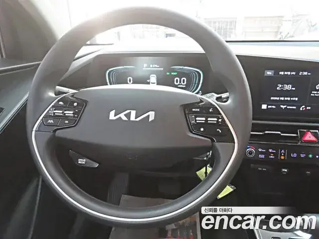 Kia Niro 2022 — Фото 17/20