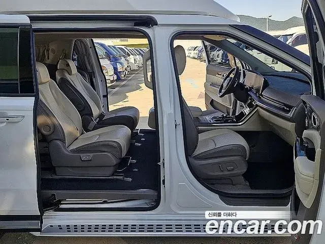 Kia Carnival 2021 — Фото 16/20