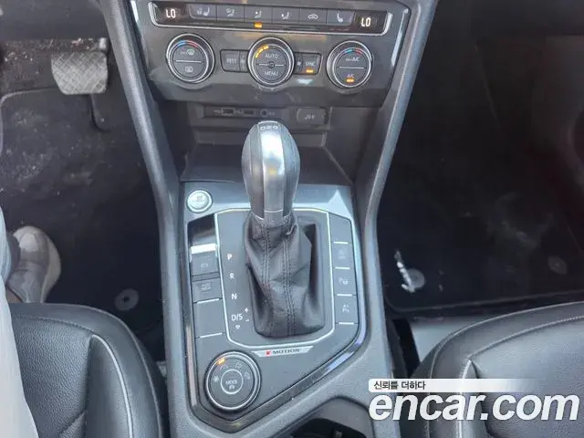 Volkswagen Tiguan 2018 — Şəkil 7/17