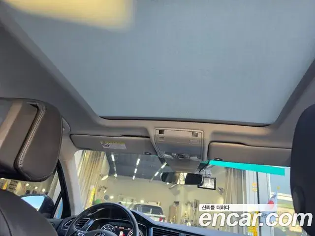 Volkswagen Tiguan 2018 — Şəkil 14/17