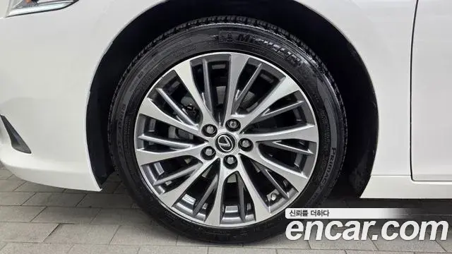 Lexus ES300h 2018 — Şəkil 5/20