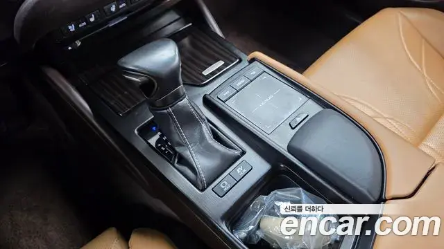 Lexus ES300h 2018 — Şəkil 9/20