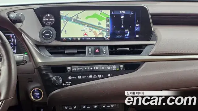 Lexus ES300h 2018 — Şəkil 14/20