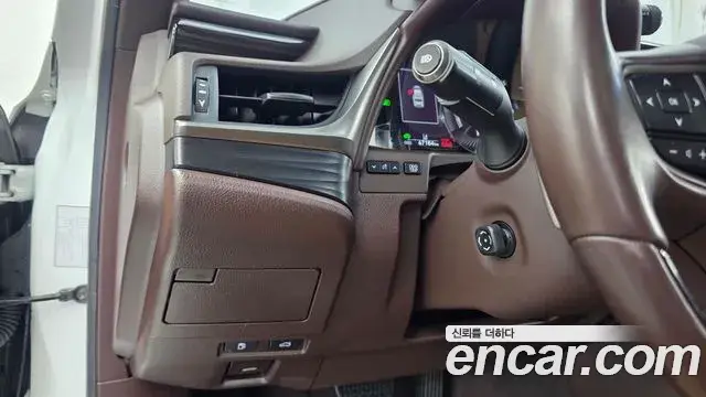 Lexus ES300h 2018 — Şəkil 16/20