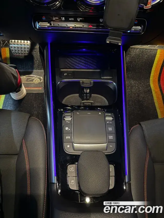 Mercedes-Benz GLA-Class 2022 — Photo 9/11