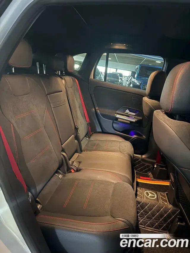 Mercedes-Benz GLA-Class 2022 — Photo 10/11