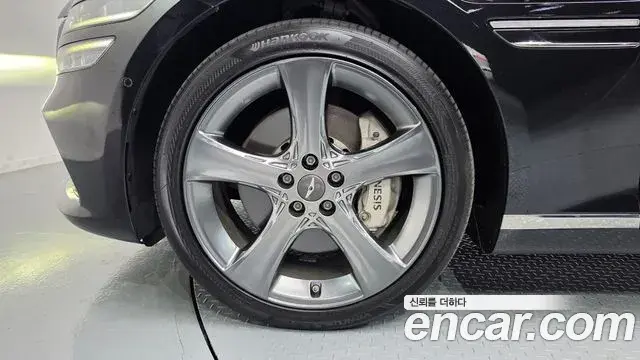 Genesis Electrified G80 2022 — Photo 19/20