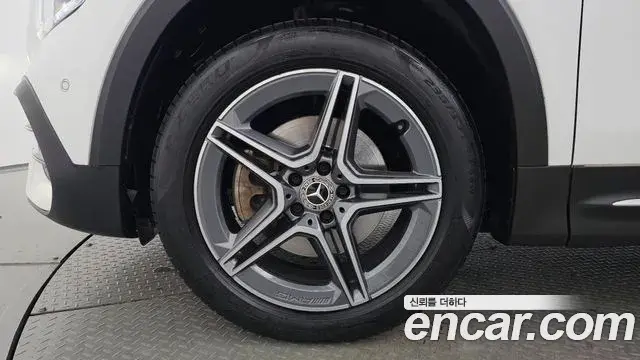 Mercedes-Benz GLB-Class 2021 — Photo 5/20