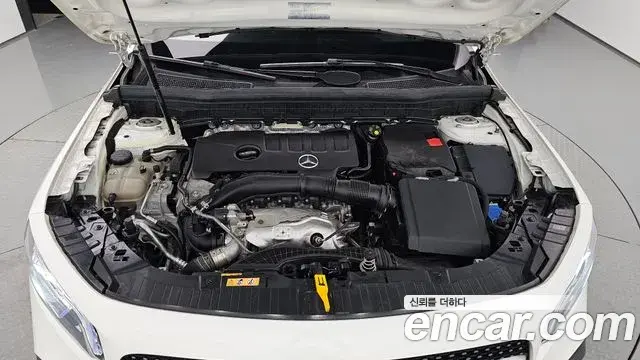 Mercedes-Benz GLB-Class 2021 — Photo 6/20