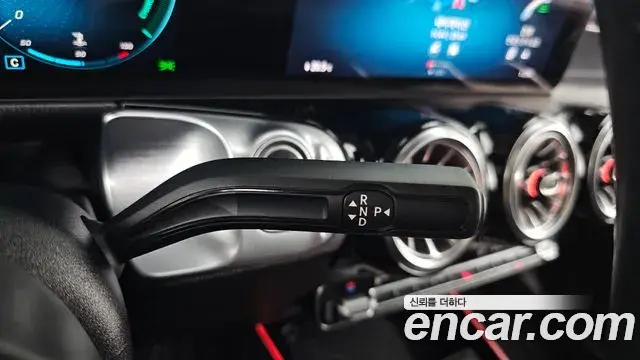 Mercedes-Benz GLB-Class 2021 — Photo 9/20