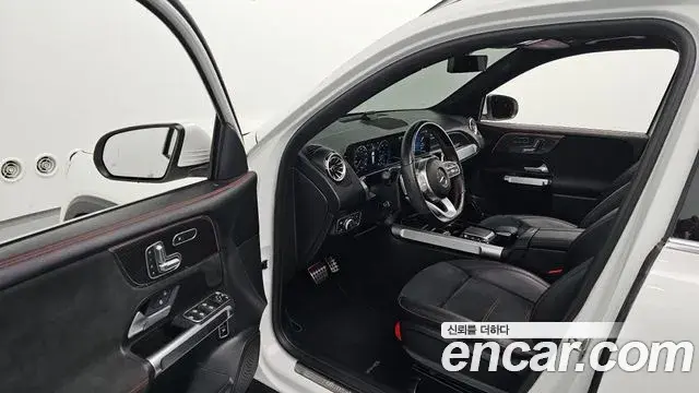 Mercedes-Benz GLB-Class 2021 — Photo 10/20