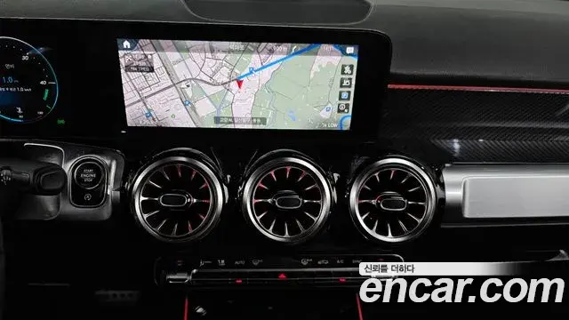 Mercedes-Benz GLB-Class 2021 — Photo 14/20