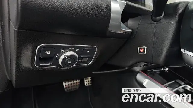 Mercedes-Benz GLB-Class 2021 — Photo 19/20