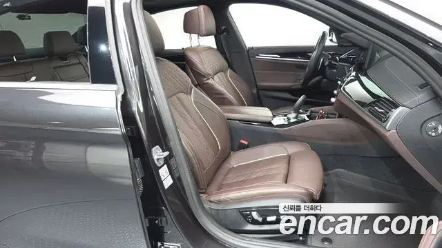 BMW 5 Series 2023 — Photo 11/20