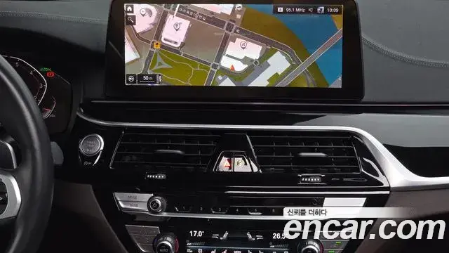 BMW 5 Series 2023 — Photo 14/20