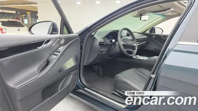 Genesis Electrified G80 2023 — Photo 10/20