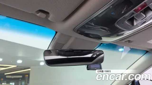Genesis Electrified G80 2023 — Photo 18/20