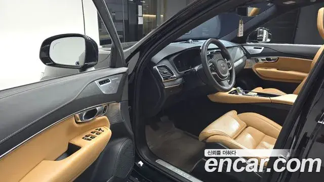 Volvo XC90 2023 — Photo 10/20