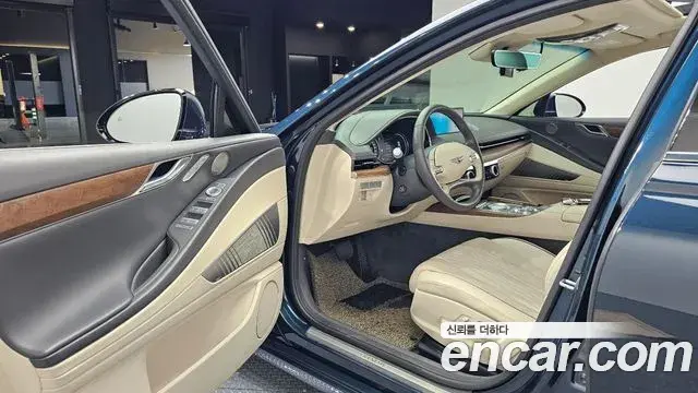 Genesis Electrified G80 2022 — Photo 10/20