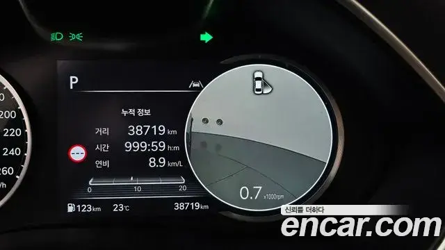 Genesis Electrified G80 2022 — Photo 16/20