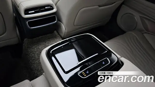 Genesis Electrified G80 2022 — Photo 17/20