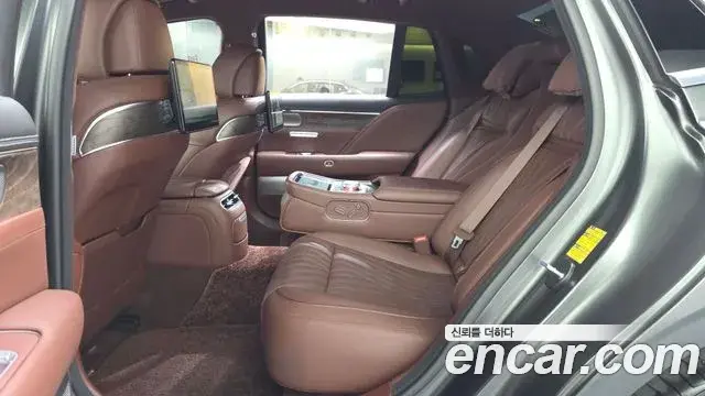 Genesis G90 2023 — Photo 11/20