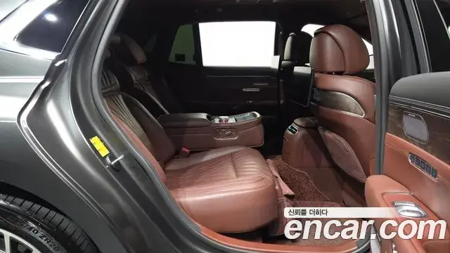 Genesis G90 2023 — Photo 12/20