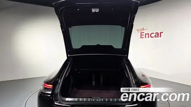 Porsche Panamera 2021 — Фото 18/20