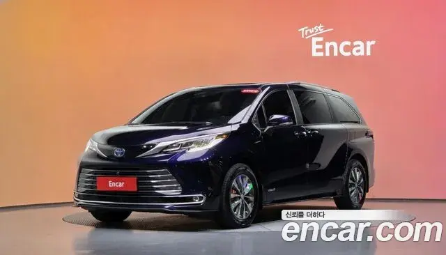 Toyota Sienna 2021 — Фото 1/20