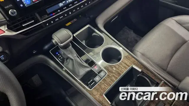 Toyota Sienna 2025 — Photo 8/20