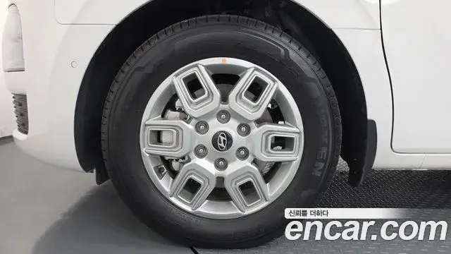 Hyundai Staria 2026 — Photo 5/20