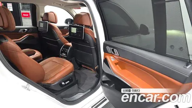 BMW X7 2022 — Photo 12/20