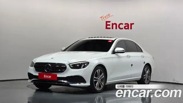 Mercedes-Benz E-Class 2022 — Photo 1/20