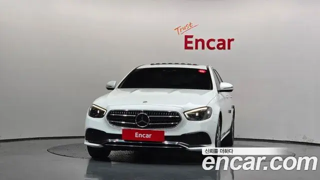 Mercedes-Benz E-Class 2022 — Photo 3/20