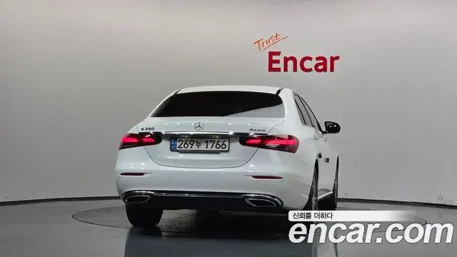 Mercedes-Benz E-Class 2022 — Photo 4/20