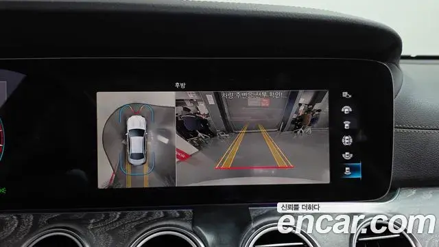 Mercedes-Benz E-Class 2022 — Photo 14/20