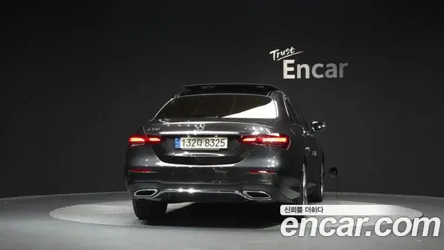 Mercedes-Benz E-Class 2021 — Photo 4/20
