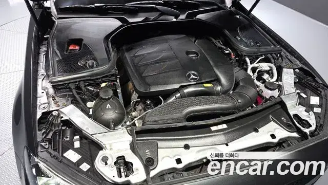 Mercedes-Benz E-Class 2021 — Photo 6/20
