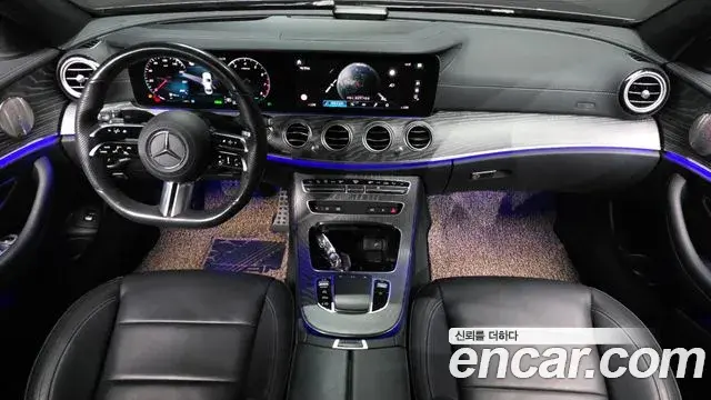 Mercedes-Benz E-Class 2021 — Photo 7/20