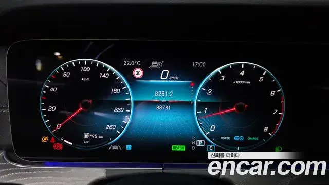 Mercedes-Benz E-Class 2021 — Photo 8/20