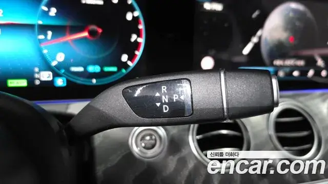 Mercedes-Benz E-Class 2021 — Photo 9/20