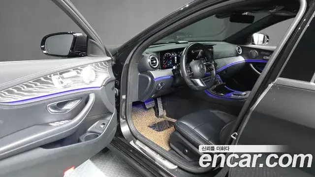 Mercedes-Benz E-Class 2021 — Photo 10/20