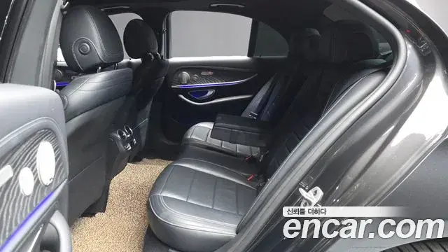 Mercedes-Benz E-Class 2021 — Photo 11/20