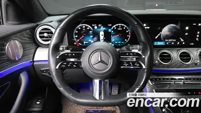 Mercedes-Benz E-Class 2021 — Photo 13/20