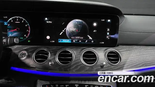 Mercedes-Benz E-Class 2021 — Photo 14/20