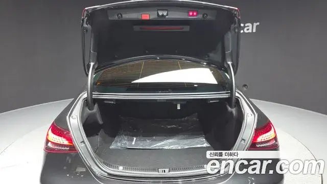 Mercedes-Benz E-Class 2021 — Photo 20/20