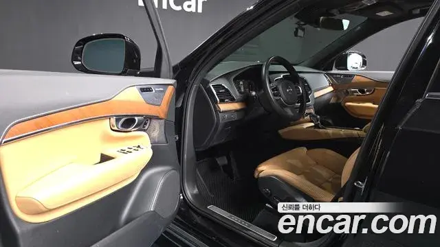 Volvo XC90 2020 — Photo 10/20