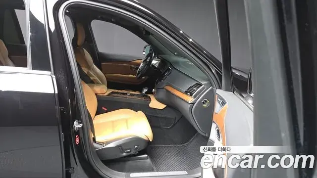 Volvo XC90 2020 — Photo 11/20